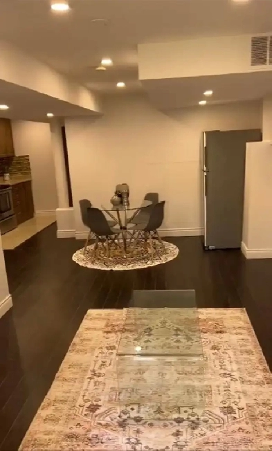 1BDRM walkout Basmeent - Mississa Image# 1