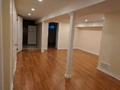 Room on Rent in Bramalea City Centre/Brampton Image# 1