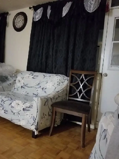 ROOM RENTAL Image# 1