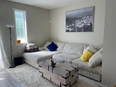 Light and Bright Townhouse for Rent in Kincora! Early Move-in Image# 1