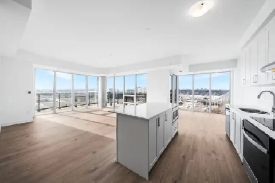 2 Bed Den and 2 Bath 1447 sq ft close to Clarkson Go Image# 1