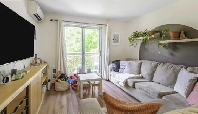 2 Bed   1 Bath - bright top floor apartment - Trinity Bellwoods! Image# 1