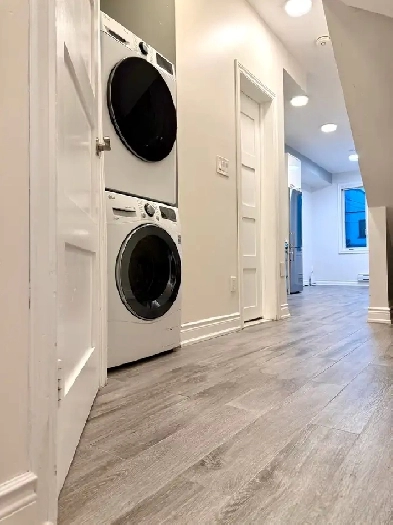 One Bedroom Apartment Downtown Toronto - Parking Included Image# 1