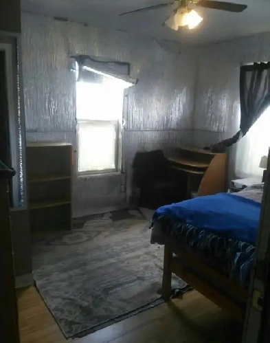 Furnished sunny corner room 2 windows, SINGLE OC Image# 1