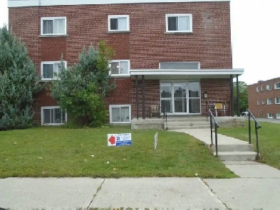 Large 1 Bedrm, $1,650/mth, 637 Cummings Ave Image# 1