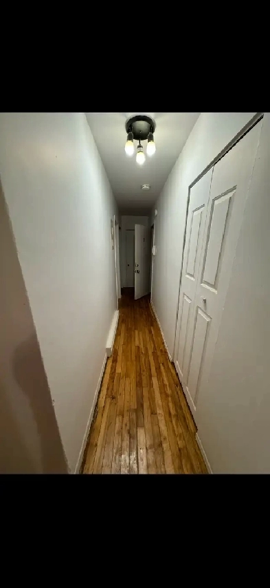 3 1/2 closed metro furnitures Image# 1