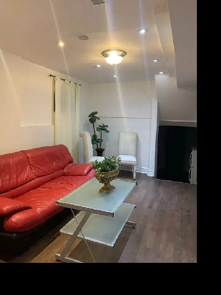 2 Beds, 1 Bath Sept. Entrance - Square One Image# 1