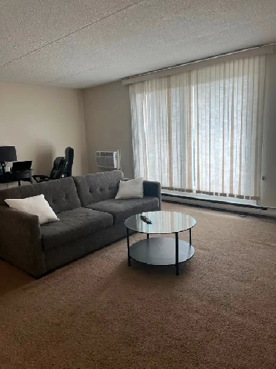 Private room available in a 2 bedroom 1 bath apartment Image# 1