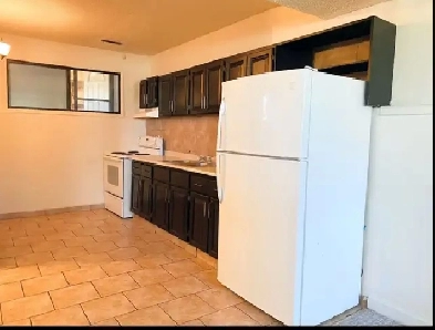 Large Private Room in Large Walkout Bright 2 Bedroom   Den  Bath Image# 1