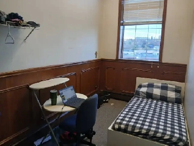 LEASE TAKE-OVER: Spacious Furnished Room in Downtown Sudbury! Image# 2