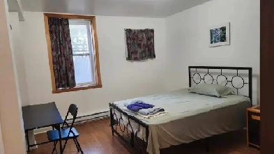 Berri-Uqam-Meublé/Furnished-Chambre avec bain privé/Room en-suit Image# 1