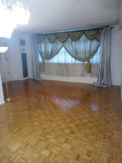 $439,999 2 Bedroom 1 bath 1000 SQFT Condo Pvt Balcony parking Image# 2