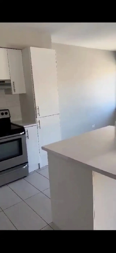 Lease Transfer – 4½ Near Atwater metro – Available Dec 1st 2025 Image# 1