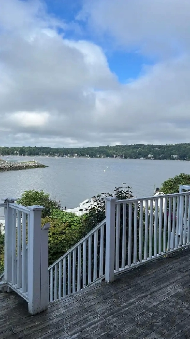 3 bedroom   townhouse for rent with water views, right by park Image# 1