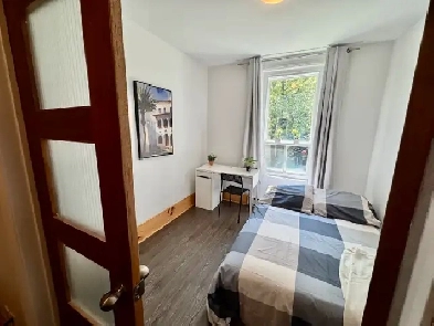 Superbe 4 1/2 meublé tout-inclus ! Location de 1 mois à 1 an ! Image# 1