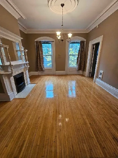 2 Bedroom Apartment Uptown Image# 1