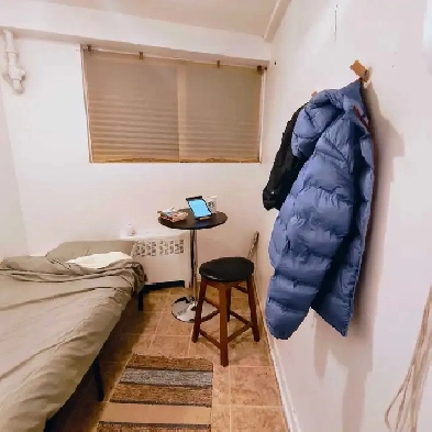 need a room right now? non smoking. 400mbps wifi. 20m to DT Image# 1