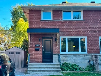 Westboro/Carlingwood Freshly Renovated 3 bed, 1.5 bath Semi Image# 1