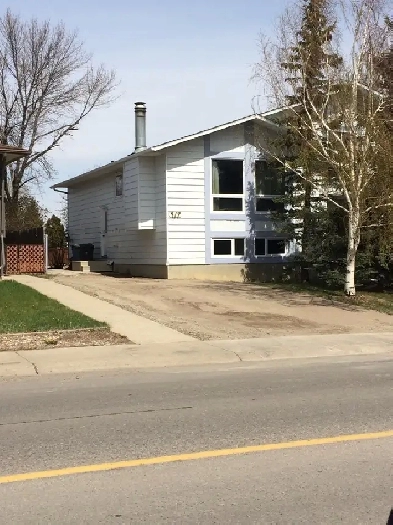 6 bedroom 3 bath west side home Image# 3