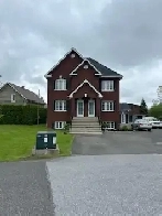 Grand 4 1/2 a louer a Farnham, rue tranquille Image# 1