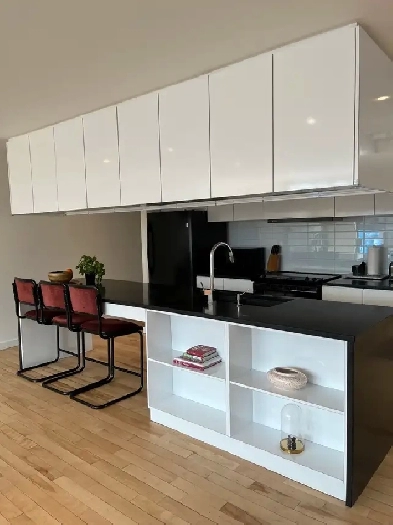 Superbe condo TOUT MEUBLÉ avec goût! Image# 1