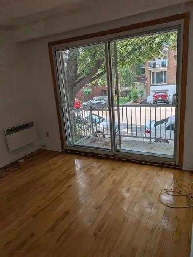 Beau 41/2 avec balcon, terrasse, cour a louer, Montreal Image# 1