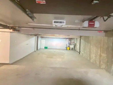 ESPACE GARAGE À LOUER Image# 1