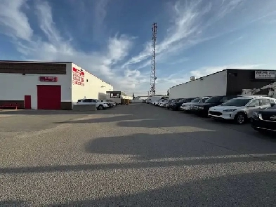 Dealership? Rent Month-to-Month! 60'x13' Trailer - 30 Car Stalls Image# 3