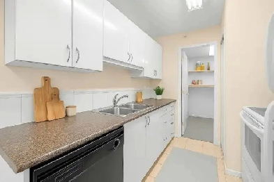 Private Room in Shared Yaletown Condo Image# 1