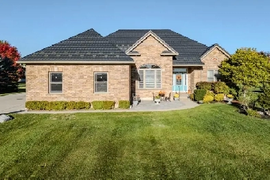 Immaculate Country Property on the Outskirts of Brantford! Image# 2