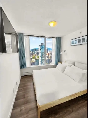 Move-in Ready Master Bedroom in Downtown Area | Great Deal! Image# 9
