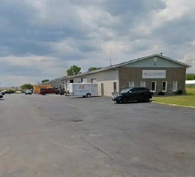 1000 Sq. Ft.  Unit - Airport/Costco Area Image# 1