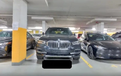 Downtown indoor parking (near Bell Center) - Jardin Windsor Image# 1