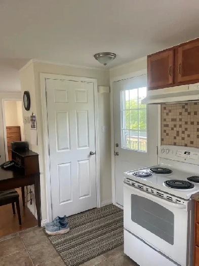 2010 Maple  Leaf Mini Home To Be Moved Image# 3