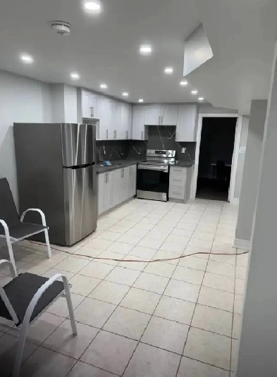 3 bedroom & 1.5 washroom LEGAL basement for rent Image# 1