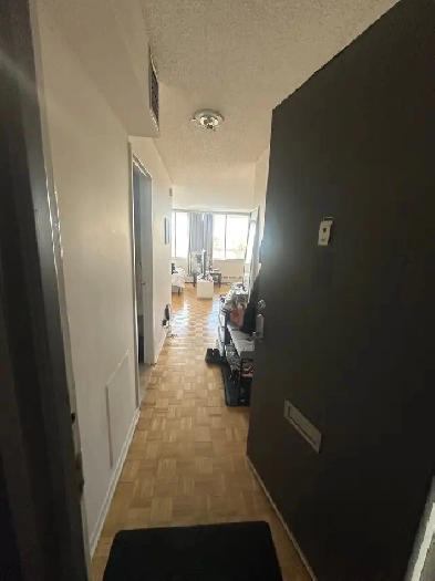 Lease Transfer – All-Inclusive Studio in Côte-des-Neiges Image# 1