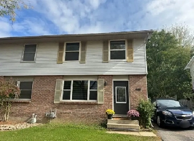 NORTH WEST HOME FOR RENT - FULLY UPDATED SEMI-DETACHED HOUSE Image# 1