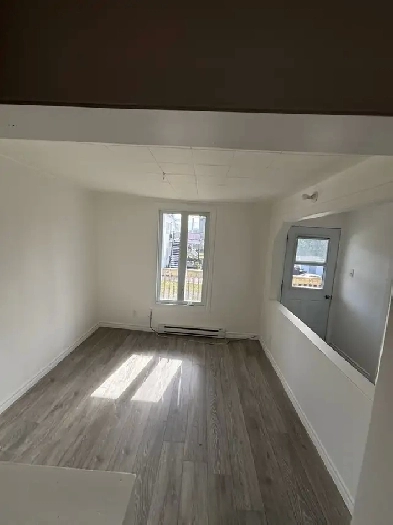 Grand-Mère 5 1/2 à louer avec stationnement Image# 3