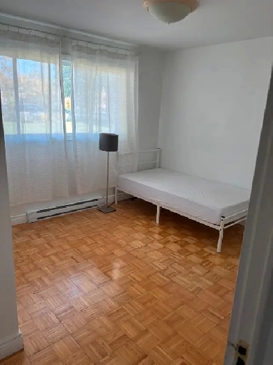 Une Chambre à Louer Pont Viau Laval Image# 1