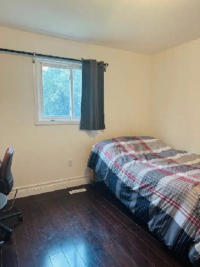 ROOM FOR RENT (OAKVILLE) Image# 1