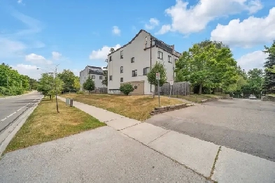Condo Townhouse at Iroquois Ridge HS Zone Image# 2