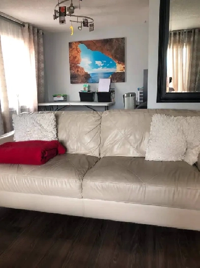 House For rent - Main Floor 3Bed Image# 1