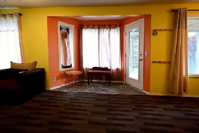 2-Bed Walkout in Hamptons, NW - IMMEDIATELY Image# 1