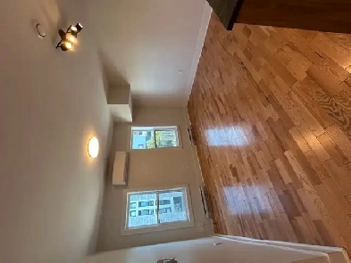 Bright Spacious 2 Bedrooms Apartments North End Image# 1