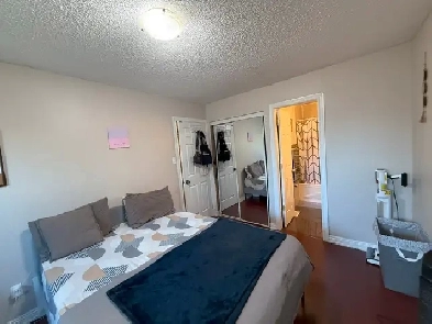 Master Bedroom for rent with attached full washroom Image# 1