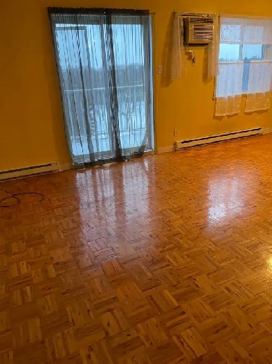 4 1/2 Moderne $1450 Image# 1