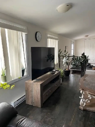 Chambres spacieuses meublée – Wifi, parking, A/C, près du bus Image# 1