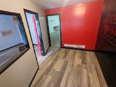 1,200 sqft shop for rent in Transcona Image# 2