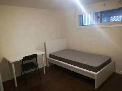 @ North York, Sheppard Leslie, Room Rent-2Min Walk to TTC Subway Image# 1