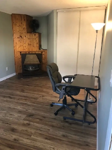 Room with attached bathroom for Working Professionals! Image# 1